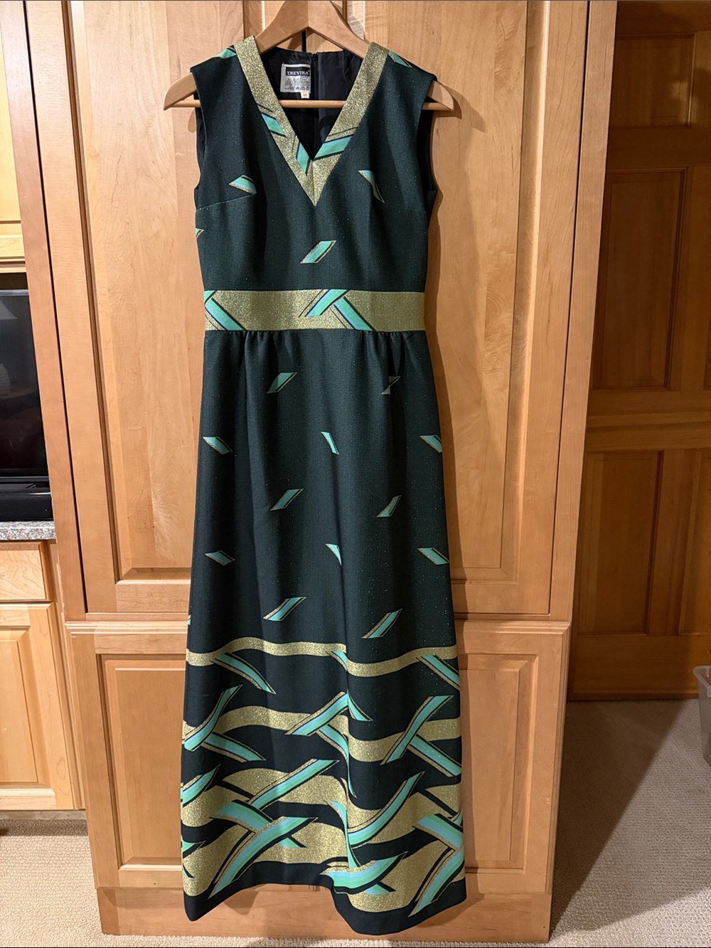 VTG Elegant Black & Mint Geometric V-Neck Maxi Dress